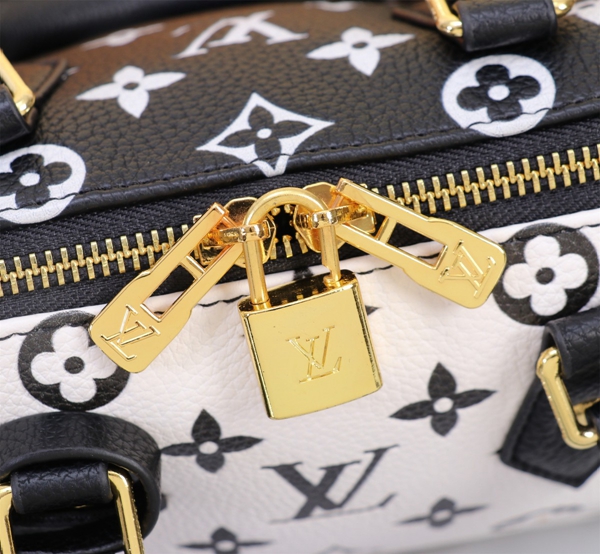 ルイヴィトンバッグ角部分ディテール